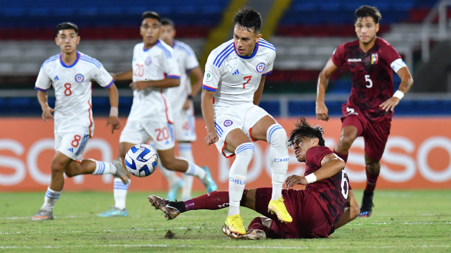 La Roja fracasó rotundamente al quedar eliminada del Sudamericano sub 20 tras caer con Venezuela
