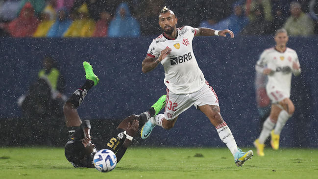 Prensa brasileña resaltó a Vidal como el mejor de Flamengo pese a la caída ante I. del Valle
