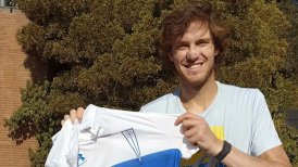 Universidad Católica obsequió camiseta a Nicolás Jarry en San Carlos de Apoquindo