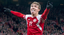 Hojlund anotó un triplete para Dinamarca ante Finlandia en las Clasificatorias de la Euro 2024
