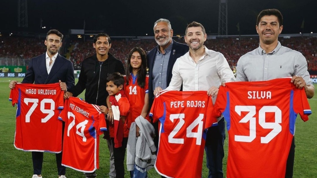 Jorge Valdivia, Matías Fernández, José Rojas y Francisco Silva recibieron homenaje de La Roja