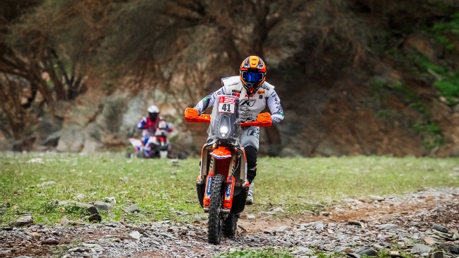 Tomás de Gavardo logró un meritorio 12° lugar en el inicio del Marruecos Desert Challenge
