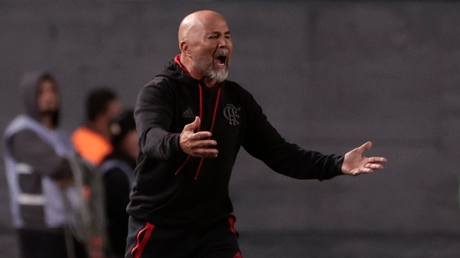 Jorge Sampaoli volta à Argentina com frieza e insultos