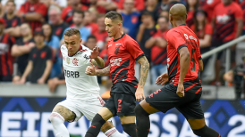 Flamengo de Pulgar y Vidal sufrió ante Paranaense una nueva derrota en el Brasileirao