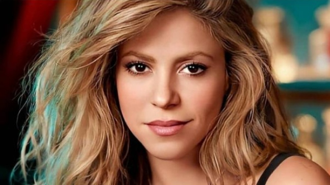 Ahora Shakira fue vista con Lewis Hamilton a bordo de un yate