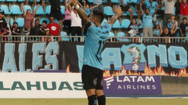 Alvaro Ramos anotó un espectacular golazo de chilena en duelo de Iquique y Temuco