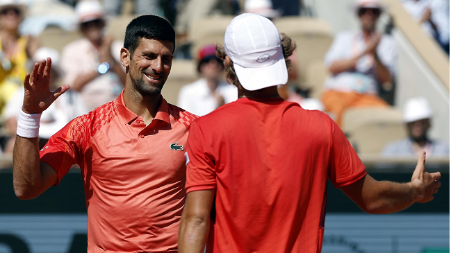 Novak Djokovic sorteó con solidez su estreno en Roland Garros