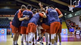 No alcanzó a dirigir: Federación anunció salida del DT de la Roja del Basket