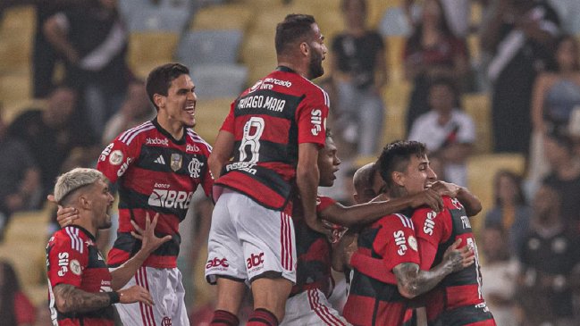 Erick Pulgar fue figura en goleada de Flamengo a Vasco da Gama en el Brasileirao