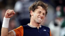 Casper Ruud derrotó por segundo año seguido a Holger Rune en cuartos de Roland Garros