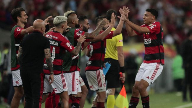 Flamengo de Pulgar y Vidal batió a Racing y complicó a Ñublense en la Copa Libertadores
