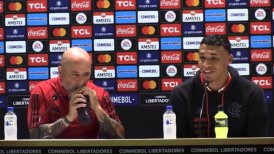 El divertido momento que protagonizó Sampaoli con una botella en rueda de prensa de Flamengo