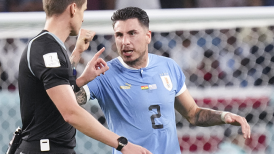 Uruguayo Giménez recordó codazo que le dio a un miembro de la FIFA en Qatar