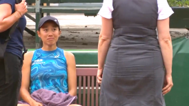 Zhang Shuai se retiró con desconsolado llanto en el WTA de Budapest tras sufrir gesto antideportivo
