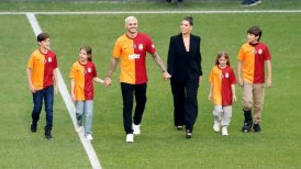 Wanda Nara fue vitoreada por hinchas de Galatasaray en el regreso de Mauro Icardi