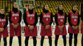 Acusan de traición a jugadoras de la selección iraní de baloncesto por no cantar el himno