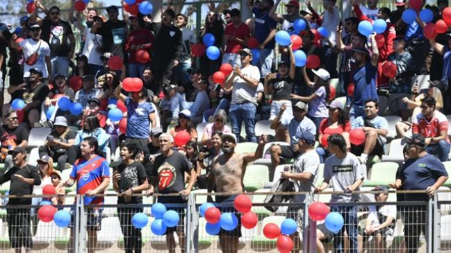 Hinchas de la U llegaron al estadio en Copiapó pese a castigo