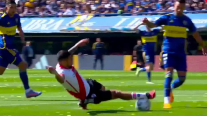 ¡Implacable! Repasa la gran barrida de Paulo Díaz en el Superclásico ante Boca Juniors
