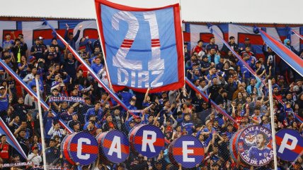 "Vuelve a casa": Hinchas de la U mostraron su cariño a Marcelo Díaz con lienzo y bombo