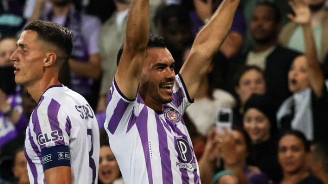 "Vistió la capa de héroe": Los elogios a Gabriel Suazo por su actuación con gol en Europa League