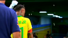 Hinchas lanzaron cabritas a Neymar tras el empate de Brasil con Venezuela en Cuiabá