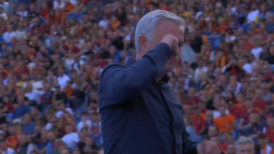 José Mourinho fue expulsado por burlarse del DT rival en el triunfo de Roma