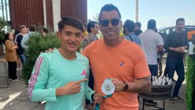 "Qué onda, albos": Hugo Catrileo compartió con Esteban Paredes y le prestó su medalla de plata