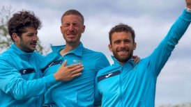 La emotiva celebración del equipo uruguayo de remo al recibir el oro en Santiago 2023