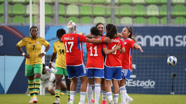 Chile goleó a Jamaica y se instaló en semifinales del fútbol femenino