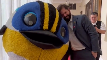 El cariñoso encuentro entre el Presidente Boric y Fiu en La Moneda