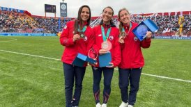 Medallistas del Team Chile fueron homenajeados por U. Católica en el clásico universitario