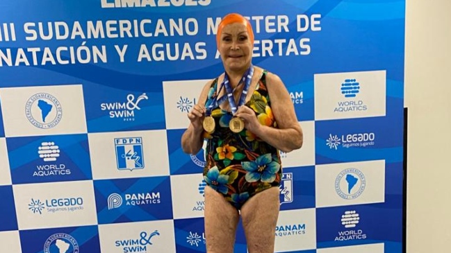 Eliana Busch se colgó dos medallas de oro en Sudamericano Máster de Natación