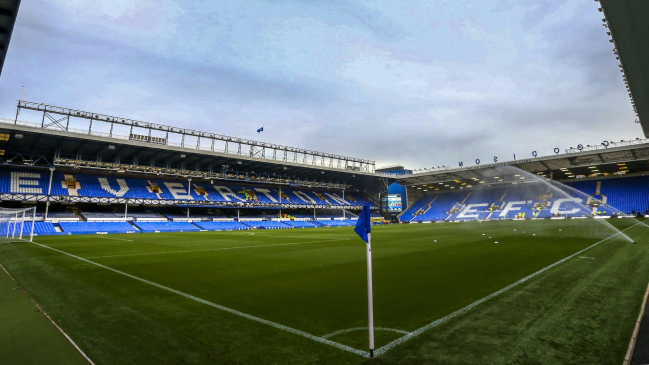 Everton sufrió dura sanción por irregularidades financieras en la Premier League