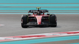 Sainz provocó bandera roja al chocar contra el muro en los segundos libres de Abu Dhabi