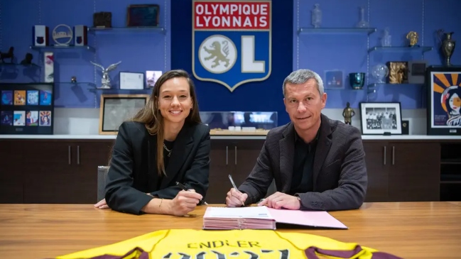 Christiane Endler extendió su contrato con Olympique de Lyon hasta 2027