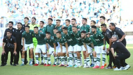 Hinchas y trabajadores de Iquique despidieron con aplausos al plantel de Wanderers