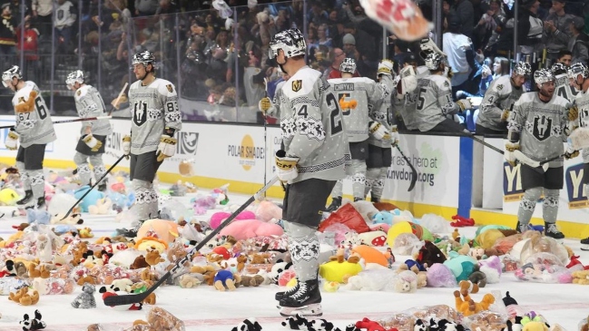 "Lluvia de peluches": Equipo de hockey armó colecta para Navidad y recibió 15 mil juguetes