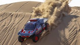 Carlos Sainz asestó un golpe en la "súperetapa" y retomó el liderato en el Dakar 2024