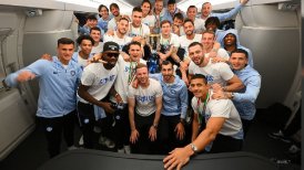 El animado festejo de Inter de Milán tras lograr la Supercopa de Italia junto a Alexis