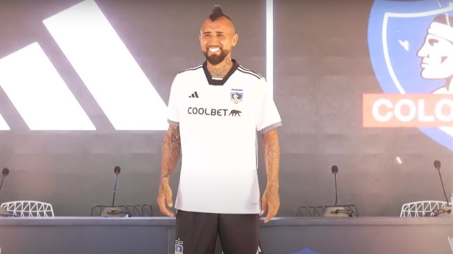 Colo Colo presentó la nueva camiseta con Arturo Vidal como protagonista