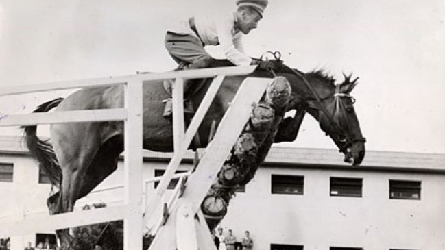 Este lunes se cumplieron 75 años del histórico salto de Alberto Larraguibel en su caballo Huaso
