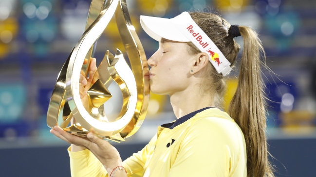Elena Rybakina venció a Daria Kasatkina logró el título en Abu Dhabi