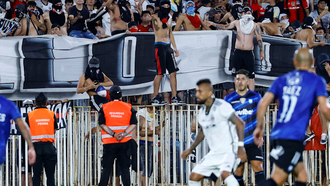 Final de la Supercopa entre Colo Colo y Huachipato fue suspendida por desmanes de los barristas