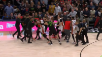 New Orleans Pelicans y Miami Heat protagonizaron una pelea en pleno partido de la NBA