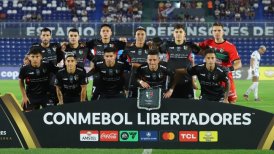Hinchas fueron desalojados por pedir fin "al genocidio" durante partido de Palestino en la Libertadores