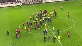 Jugadores de Fenerbahce protagonizaron batalla campal con hinchas de Trabzonspor