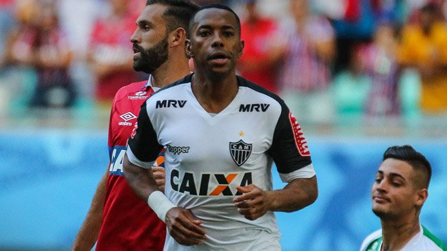 Abogados de Robinho presentaron recurso para evitar su inmediato encarcelamiento