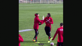 ¿Dijo pelota?: Las bromas a Ben Brereton por su español en una nueva práctica de la Roja