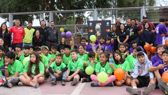 Niños y niñas de la Fundación Fútbol Más conocieron la Copa América en Renca