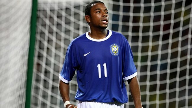 Robinho jugó fútbol en la cárcel donde cumple condena por violación